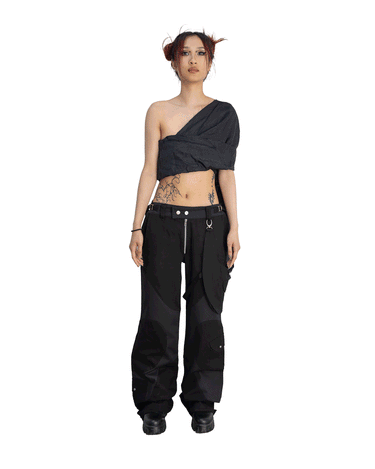 360 view of our survivor unisex baggy pants / jeans in black color with silver elements and detachable sidepocket 