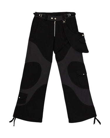 Front view of our survivor unisex baggy pants / jeans in black color with silver elements and detachable sidepocket 